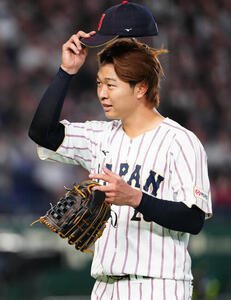 日本対チェコ　5回表途中、交代でベンチに引き揚げる先発の高橋宏(撮影･江口和貴)