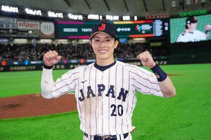 日本対チェコ　試合後、ガッツポーズを見せる周東(撮影･江口和貴)