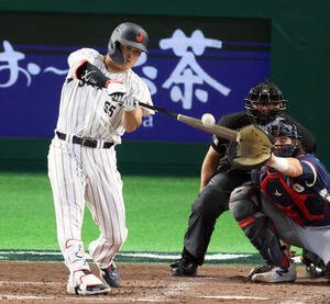 日本対チェコ　8回裏日本2死満塁塁、村上は中越え満塁本塁打を放つ(撮影･加藤哉)