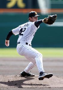 阪神対西武　力投する阪神先発のルーカス(撮影･前田充)