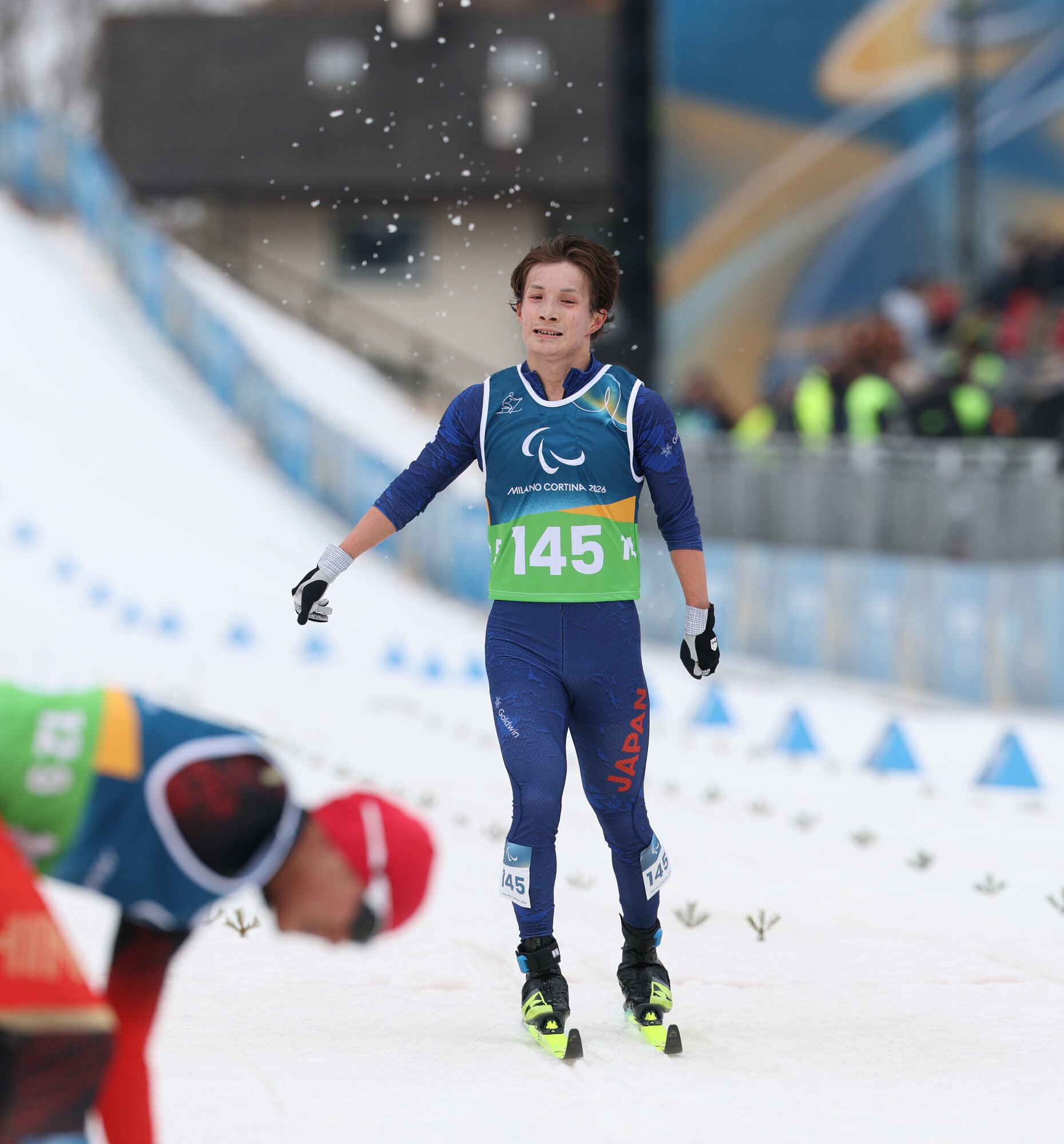 距離男子10キロクラシカル立位で4位でゴールする川除大輝=吉田耕一郎撮影
