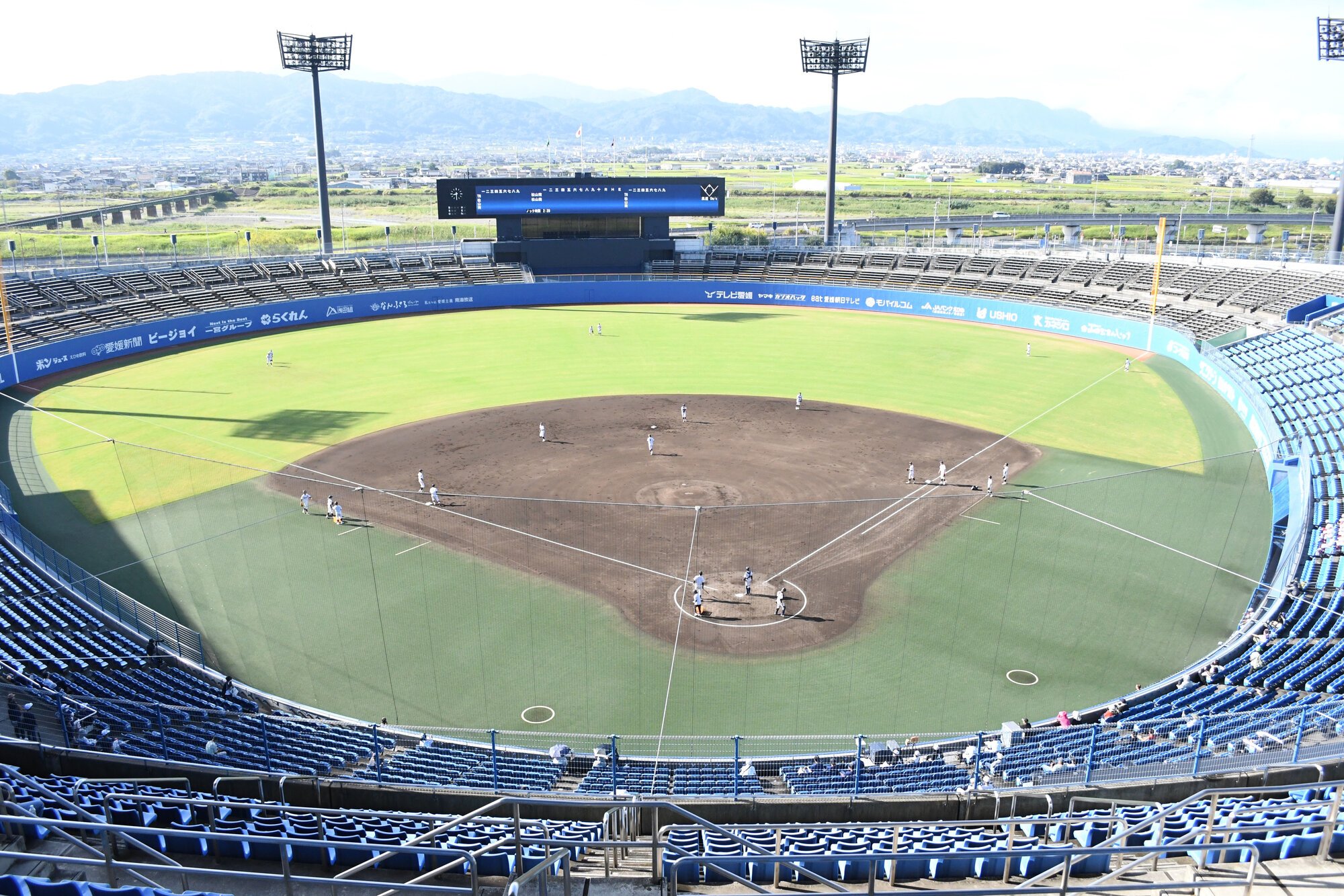 決勝が行われる坊っちゃんスタジアム=2023年9月、松山市