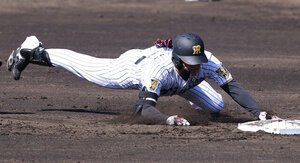 二回裏阪神2死、元山は二塁打を放つ