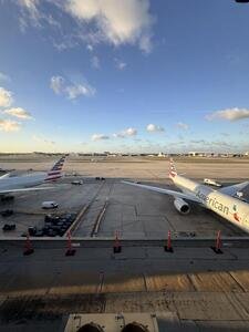 午後7時ごろ、マイアミ国際空港に到着。外はまだ明るい