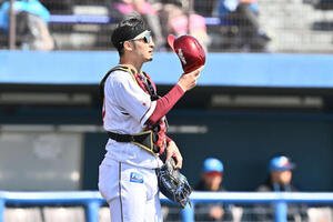 楽天対日本ハム　試合に臨む楽天伊藤光(撮影･滝沢徹郎)