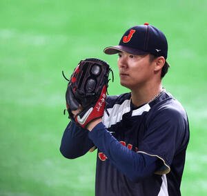 3月10日、キャッチボールする山本由伸