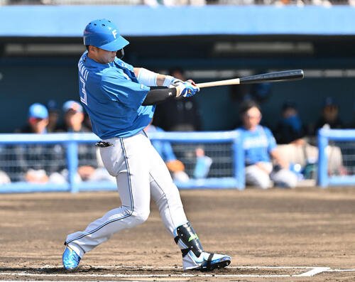 楽天対日本ハム　1回、郡司は先制適時打を放つ(撮影･滝沢徹郎)