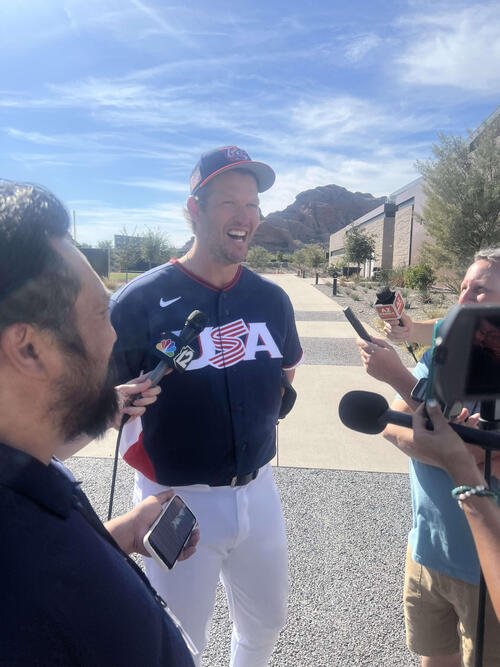 2026年3月、笑顔で取材に応じるカーショー