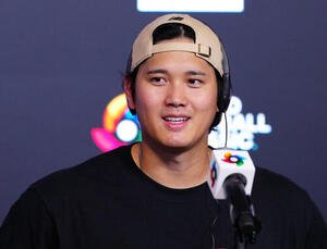 練習を終え会見に臨む大谷(撮影･垰建太)