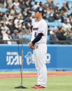 ヤクルト対オリックス　試合前、新入団選手発表であいさつするヤクルト松下(撮影･宮地輝)