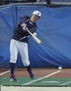 打撃練習する小園(撮影･河田真司)