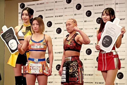 UNLIMITEDルールで戦う鈴木万李弥(左から2人目)とタイソンRINA(同3人目)(左端はKNOCK OUTガールズの蒼山怜、右端は弓川いち華)