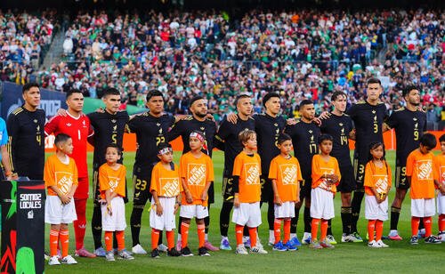 メキシコ代表　左からエドソン･アルバレス、GKルイス･マラゴン、ヨハン･バスケス、ヘスス･ガジャルド、アレクシス･ベガ、ロベルト･アルバラド、ホルヘ･サンチェス、オルベリン･ピネダ、マルセル･ルイス、セサル･モンテス、ラウル･ヒメネス(2025年9月撮影)