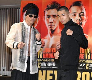 U－NEXT BOXING.5の記者会見を終え、ポーズをとる増田陸(右)とノニト･ドネア(2026年3月撮影)
