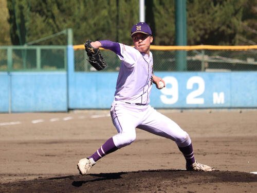 6回を投げ4安打無失点に抑えた堀越、先発のエース、大庭(撮影･保坂淑子)