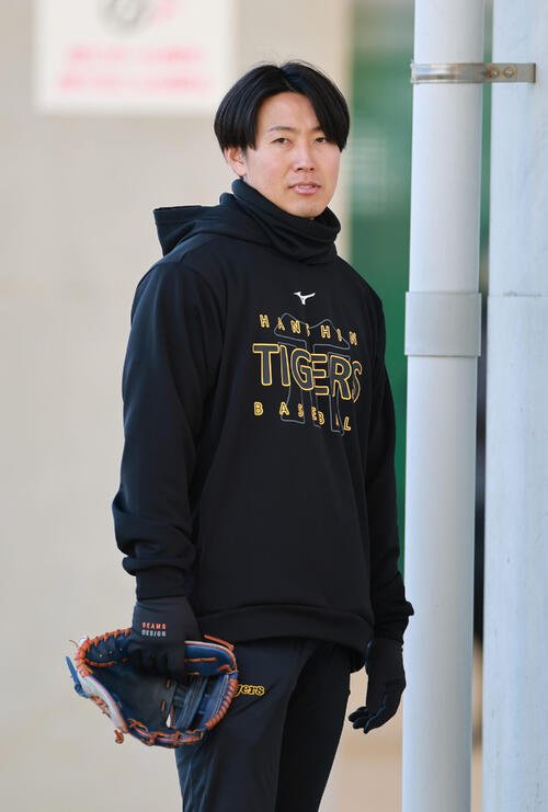 阪神の伊藤ヴィットル通訳(2026年1月撮影)