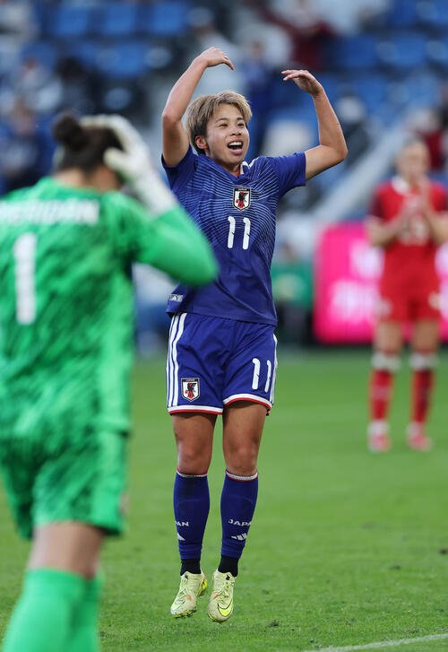 ゴールを決め喜ぶ田中美南(2025年11月撮影)