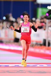 名古屋ウィメンズマラソン2026　4位でゴールする加世田梨花(26年3月撮影)
