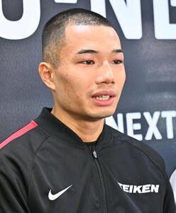 一夜明け会見で話す増田(撮影･滝沢徹郎)