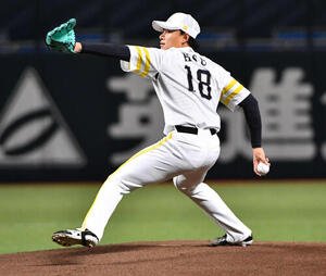 本拠地みずほペイペイドームのマウンドを確認するソフトバンク徐若熙(撮影･岩下翔太)