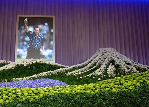 ｢尾崎将司お別れの会｣の祭壇(撮影･足立雅史)