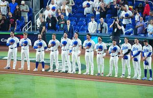 イタリア対ベネズエラ　試合前整列するイタリアの選手たち(撮影･垰建太)