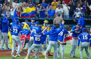 イタリア対ベネズエラ　イタリアに勝利し決勝進出を決め喜ぶベネズエラの選手たち(撮影･垰建太)