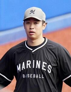 ロッテ対阪神　試合前、チームに合流したロッテ種市(撮影･江口和貴)