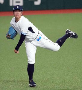 キャッチボールをする西武隅田(撮影･小島史椰)