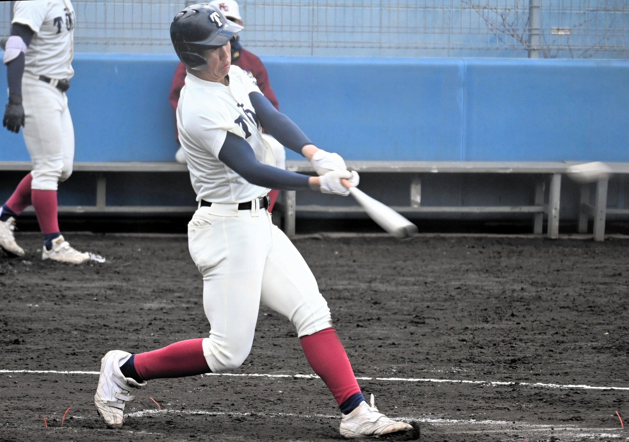 関西学院との練習試合で適時二塁打を放った大阪桐蔭の中村勇斗選手。プロ野球西武で活躍する中村剛也選手を父に持つ=2026年3月8日午前10時57分、兵庫県西宮市の関西学院第3フィールド、渋谷正章撮影