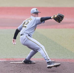ロッテ対阪神　阪神先発のルーカス(撮影･宮地輝)