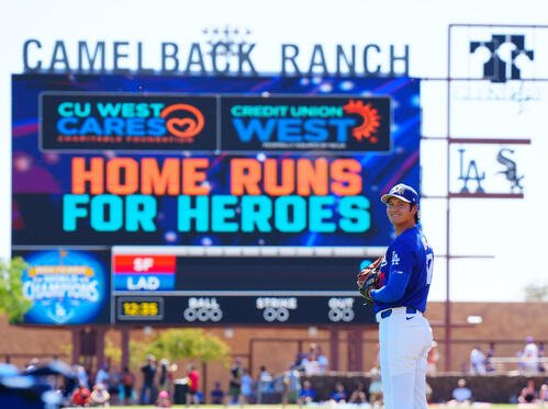 ジャイアンツ対ドジャース　試合前投球練習を行うドジャース大谷(撮影･垰建太)