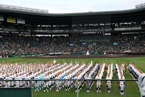 開会式で整列する選手ら(撮影･上山淳一)