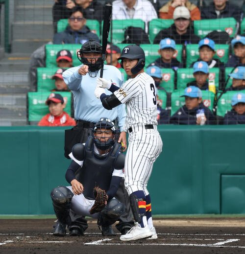 沖縄尚学対帝京　1回裏帝京無死、DHで打席に立つ安藤(撮影･上山淳一)