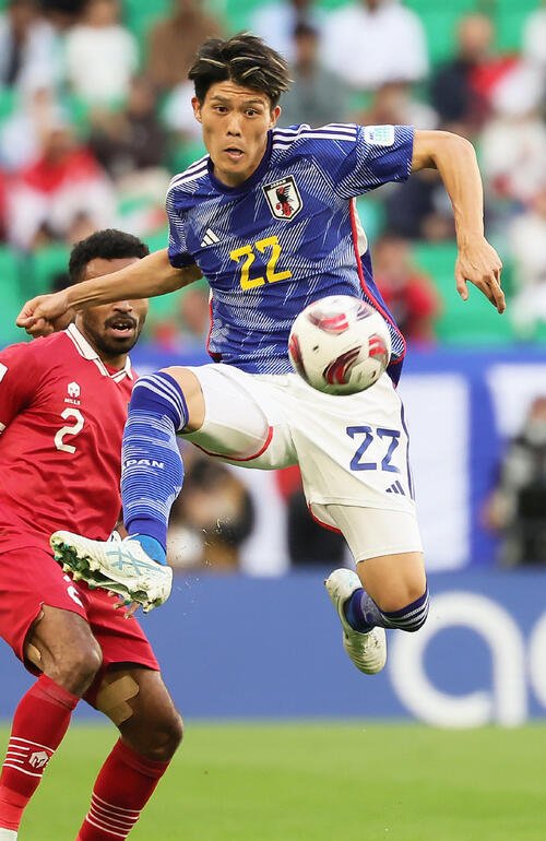 冨安健洋＝2024年1月