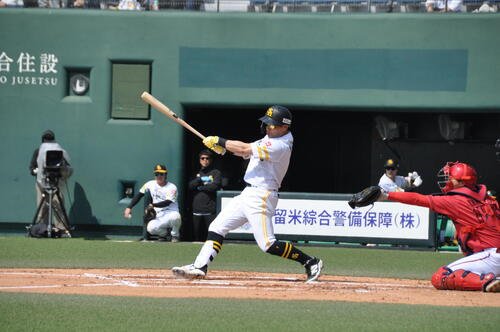 ファーム広島戦に3番指名打者でスタメン出場したソフトバンク中村晃は1回無死二塁で一塁ゴロに倒れる