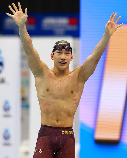 男子100メートル平泳ぎを日本新で制し喜ぶ大橋(撮影･野上伸悟)
