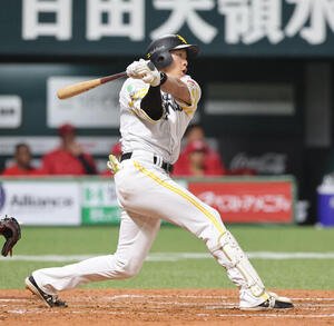 ソフトバンク対広島　3回裏ソフトバンク2死一、三塁、柳田は左越え適時二塁打を放つ(撮影･梅根麻紀)