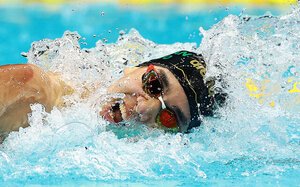 男子200メートル自由形で優勝した村佐達也