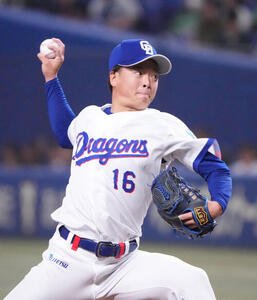 中日対ロッテ　4回表、力投する中日先発の桜井(撮影･森本幸一)