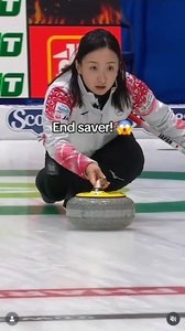 カナダ戦でプレーする藤沢五月(WORLD CURLINGのインスタグラムから)