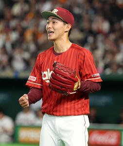 巨人対楽天　2回裏巨人2死満塁のピンチをしのぎ明るい表情の藤原(撮影･浅見桂子)