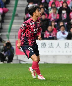 C大阪対神戸　PK戦でゴールを決めるC大阪の柴山(撮影･石井愛子)