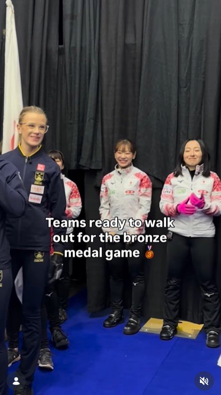 3位決定戦に臨む日本代表ロコ･ソラーレ(WORLD CURLINGのインスタグラムから)