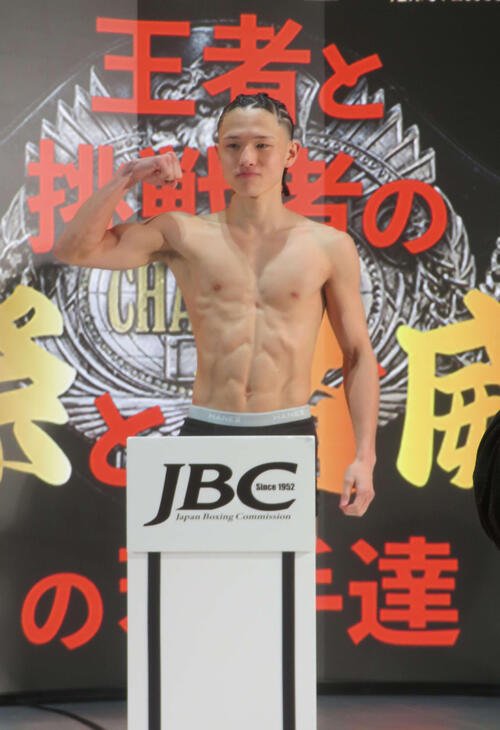 プロデビュー戦に向け、計量クリアしたアマ6冠の｢ザ･サンダー｣片岡雷斗