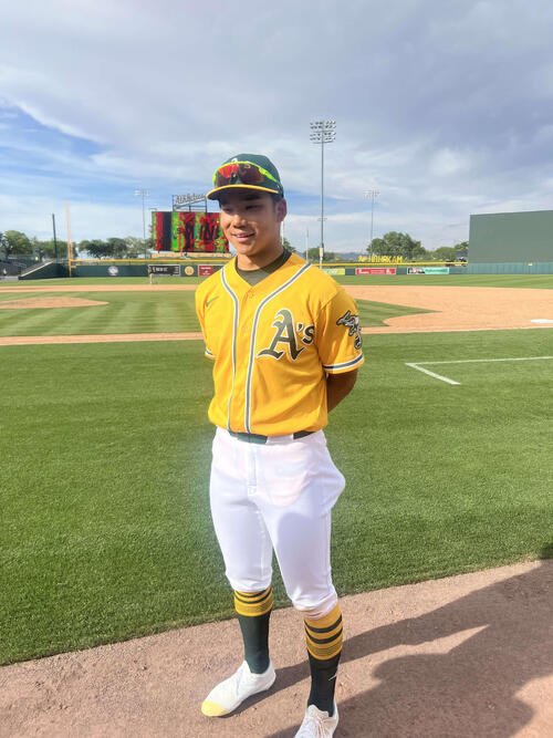 2安打を放った森井は、試合後、笑顔で取材に応じる(撮影･四竈衛)