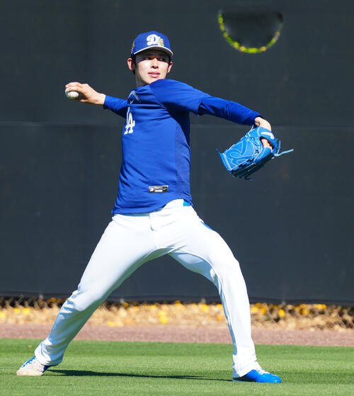 20日、練習に臨むドジャース佐々木