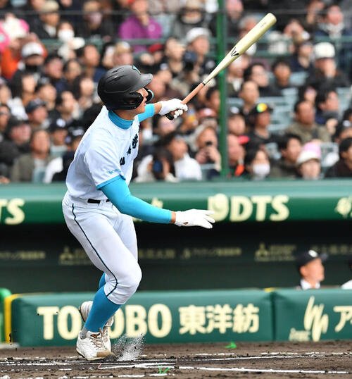 26年3月22日　山梨学院対長崎日大　1回表山梨学院1死、菰田は先制の左越え本塁打を放つ