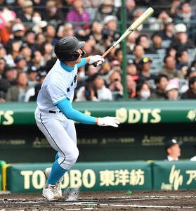 26年3月22日　山梨学院対長崎日大　1回表山梨学院1死、菰田は先制の左越え本塁打を放つ