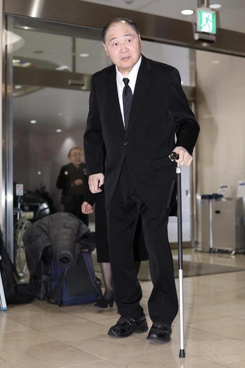 元大関若嶋津の日高六男さんの告別式に臨む元大関琴風の尾車浩一氏(撮影･河田真司)